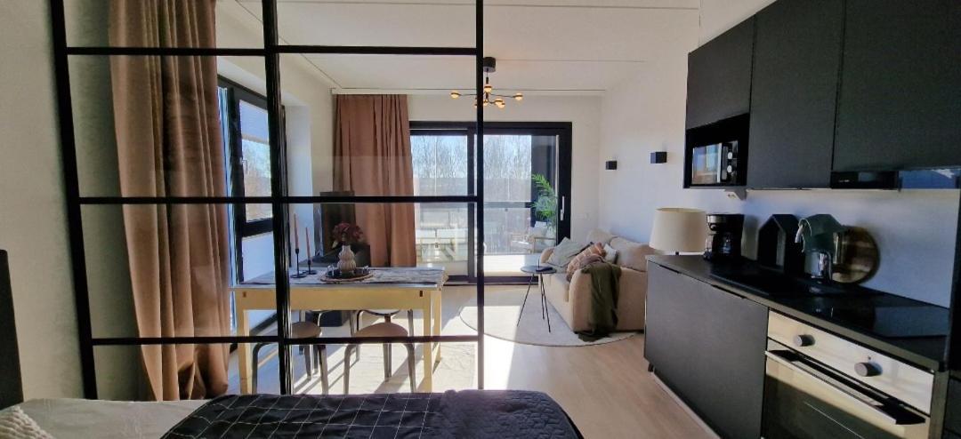 Modern Apartment Near Tampereen Messukeskus, With Own Private And Free Parking Exteriör bild